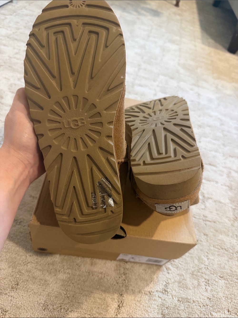 UGG - Picture 3 of 4